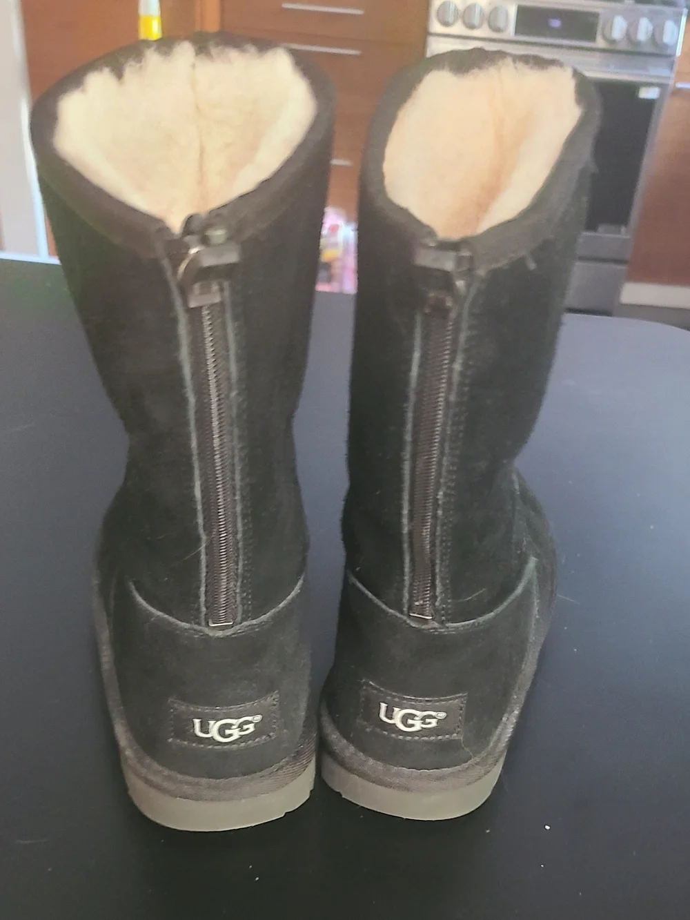 UGG KIDS Classic  Sheepskin fur lined Black SIZE 3 BOOTS 8.5